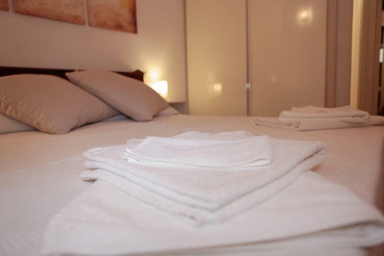 Small Double Room,878775668:JPEG